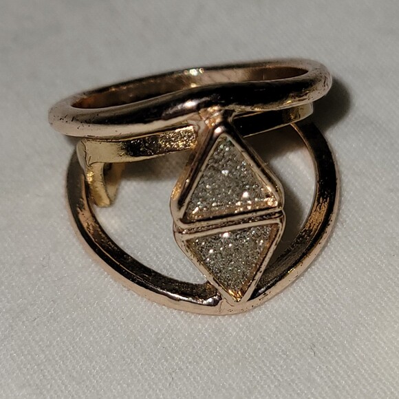 Set of 7 Gold Toned Fashion Rings - Picture 3 of 9